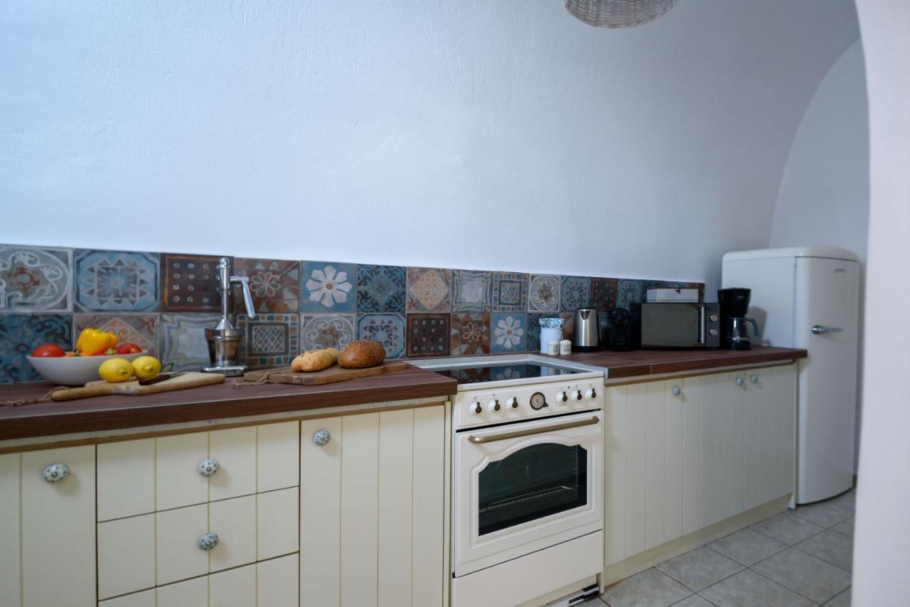 Revelis Villa & Canava Fira  Bagian luar foto